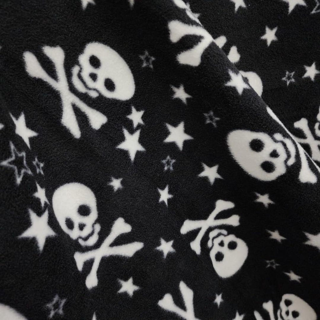 Skulls & Crossbones Print - Anti Pill Theme Fleece Fabric, 60” Inches Wide – Sold By The Yard Black/White