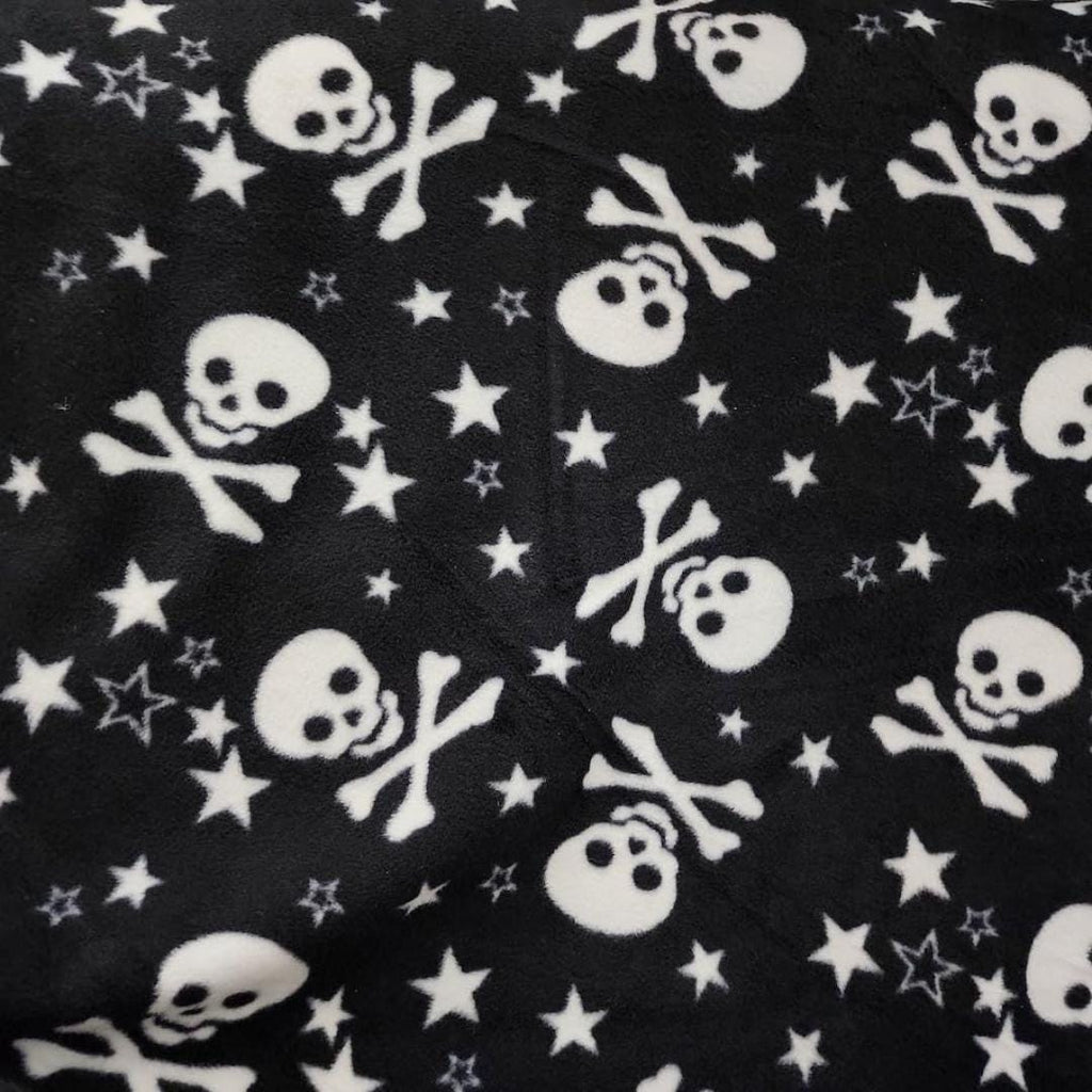 Skulls & Crossbones Print - Anti Pill Theme Fleece Fabric, 60” Inches Wide – Sold By The Yard Black/White