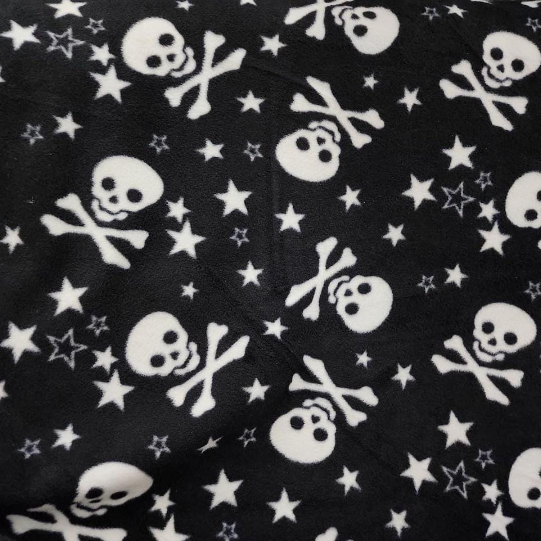 Skulls & Crossbones Print - Anti Pill Theme Fleece Fabric, 60” Inches Wide – Sold By The Yard Black/White